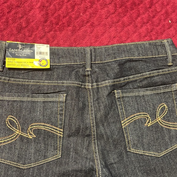 Jeans - Picture 3 of 4
